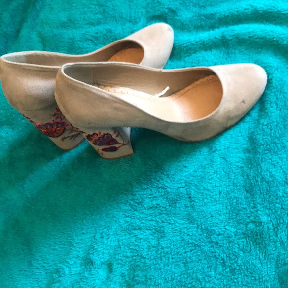 Restricted High Heels - Picture 4 of 4